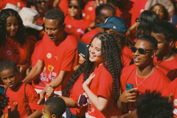 Boostez les compétences en prise de parole : comment les écoles peuvent créer des clubs de débat innovants